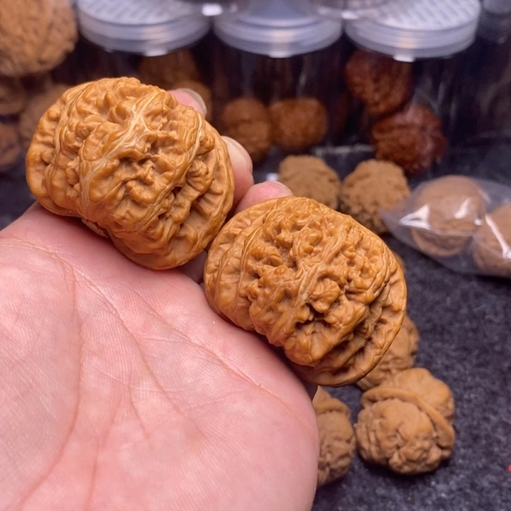 文玩核桃吊坠48大粗筋