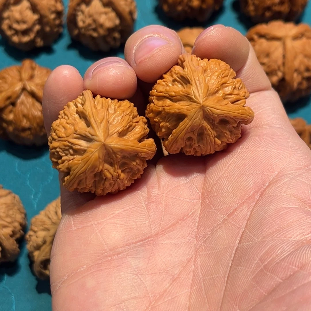 文玩核桃吊坠K****n御龙