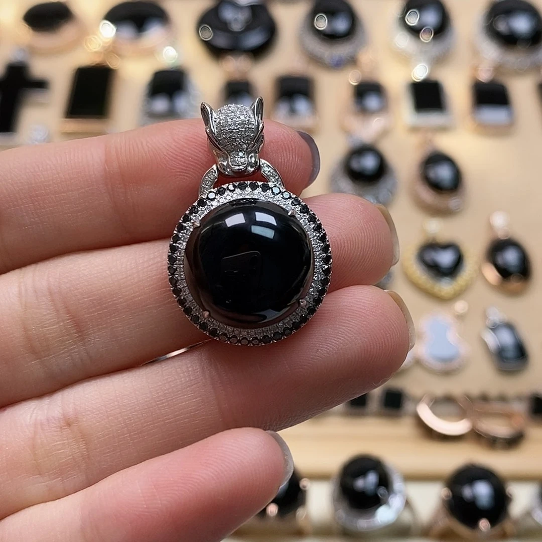 翡翠颈饰18K金镶嵌天然翡翠墨翠