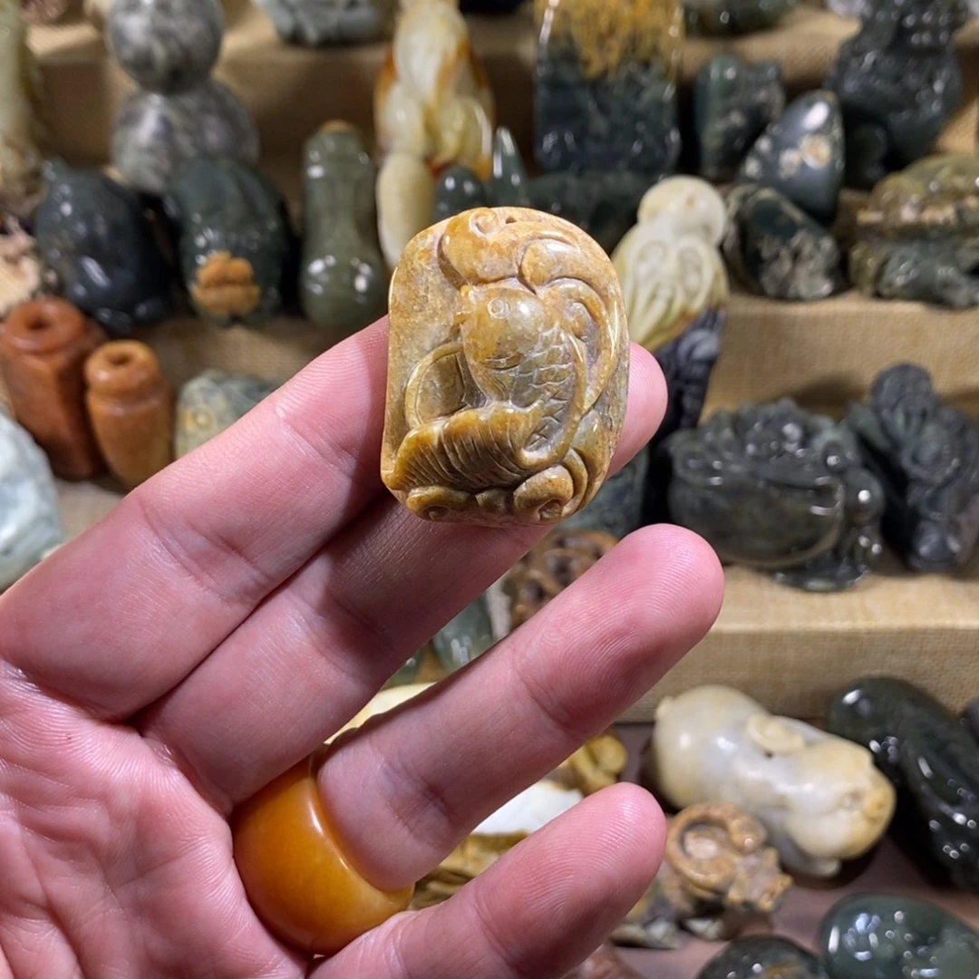 未镶嵌透闪石质玉挂件
