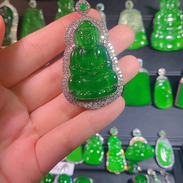 翡翠未镶嵌颈饰是