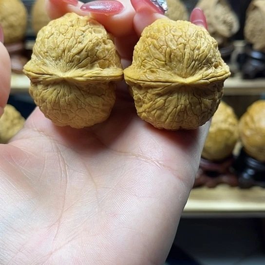 文玩核桃吊坠金丝绣球5