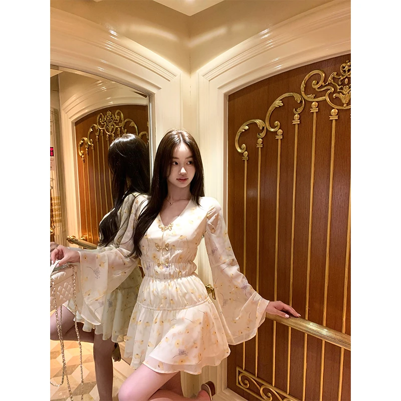 现货 碎花连衣裙女2025夏季薄款收腰a字显瘦气质长袖v领雪纺裙子