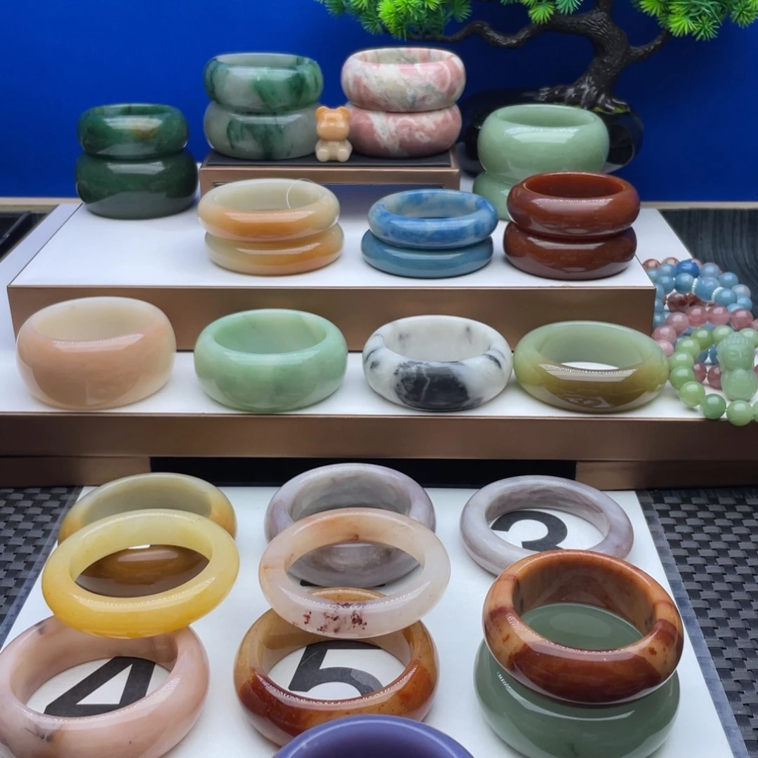 M***y石英质玉未镶嵌手镯