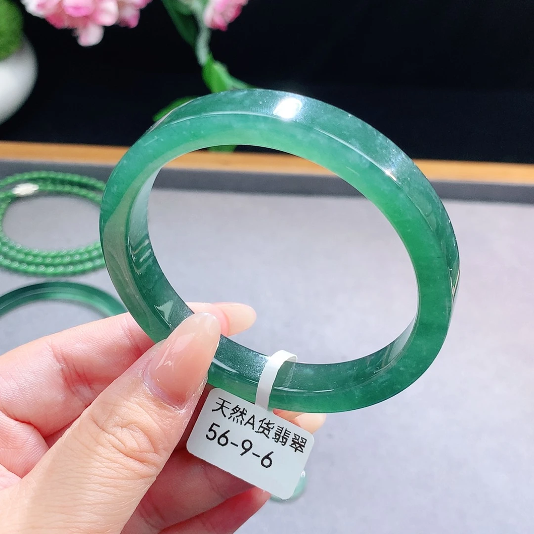 未镶嵌手镯（圆镯）翡翠