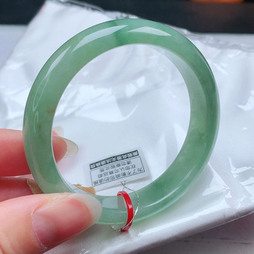 翡翠手镯未镶嵌53圈