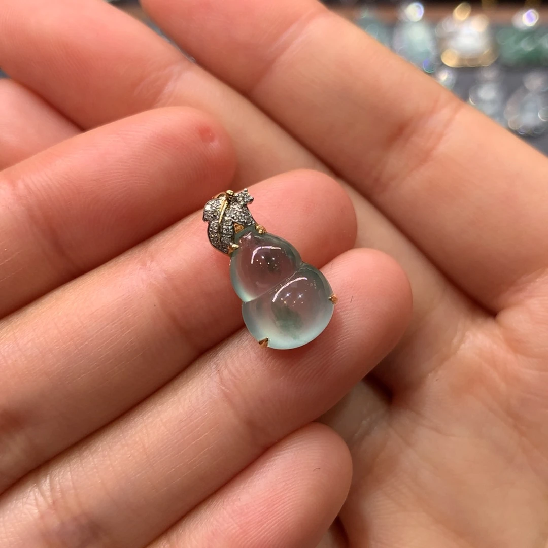 翡翠颈饰18K金镶嵌吊坠