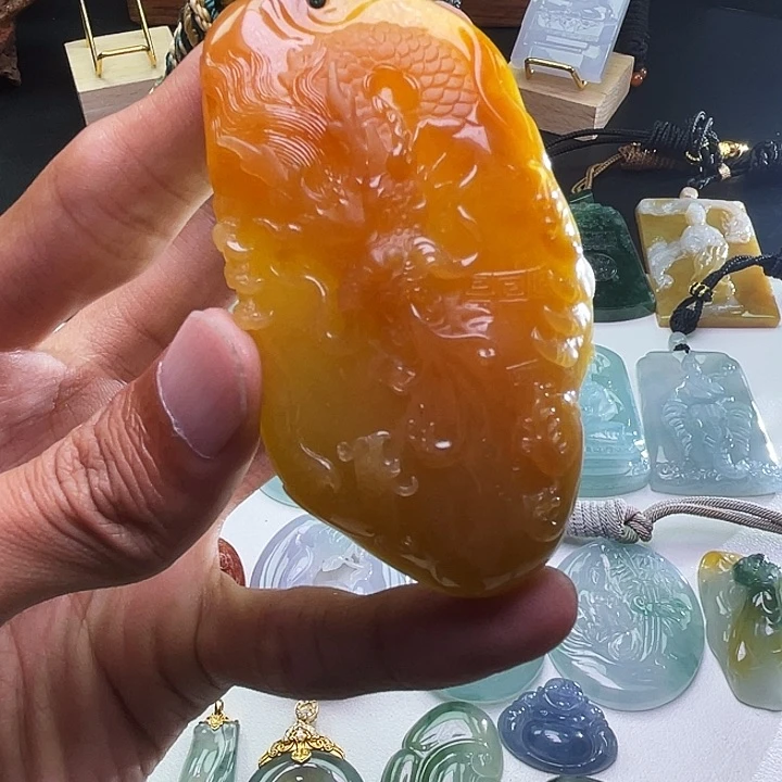 颈饰未镶嵌翡翠翡翠黄翡龙