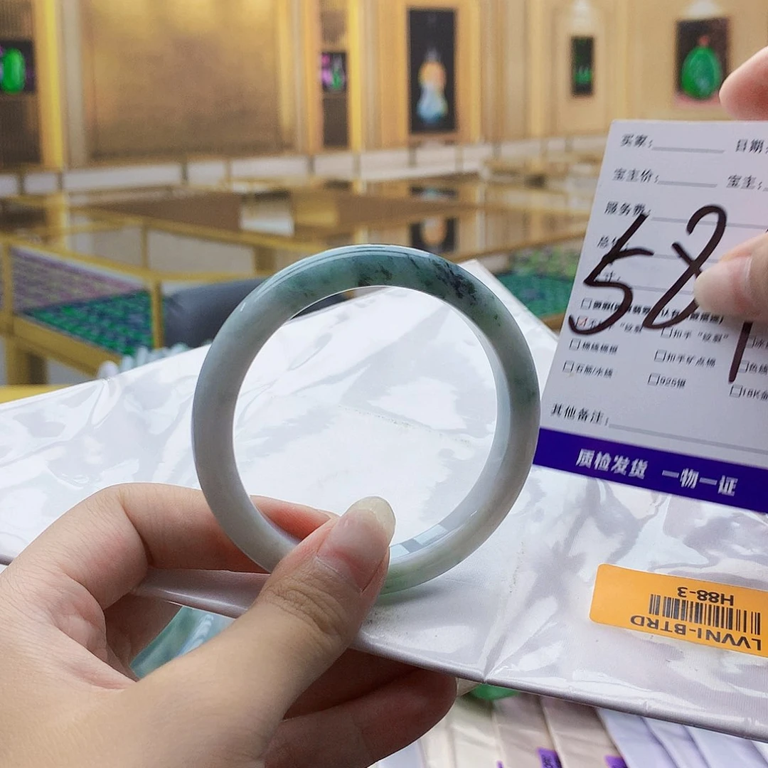 翡翠手镯未镶嵌9……