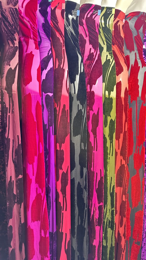 古丽彩带福时尚布料店