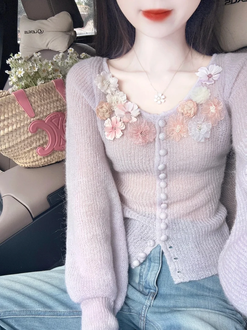 2025春夏新款韩系设计感立体花朵镂空针织开衫搭配牛仔裤两件套潮
