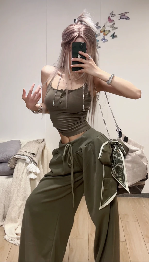 【Ann】“美娜私服”显白高质感辣妹橄榄绿吊带阔腿裤套装