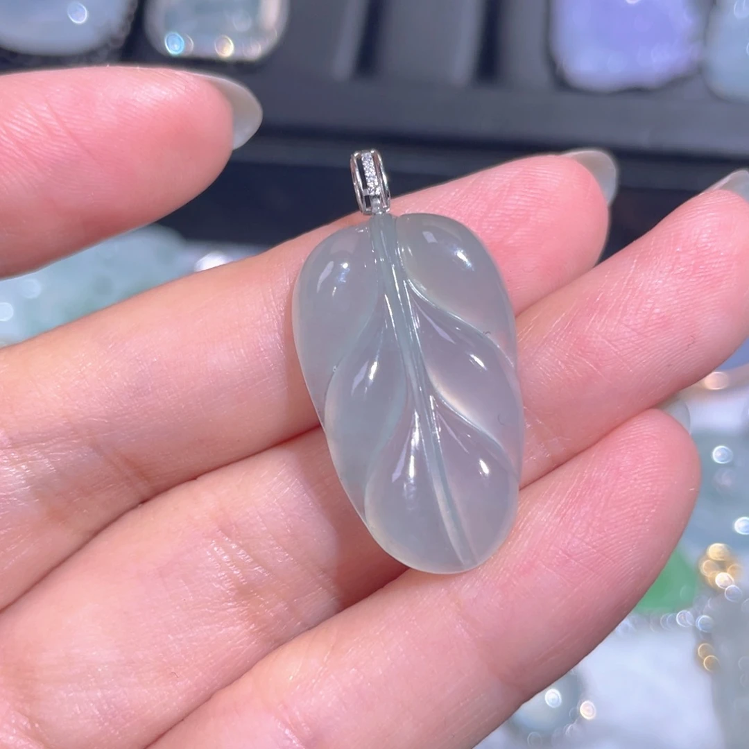 颈饰18K金镶嵌翡翠翡翠