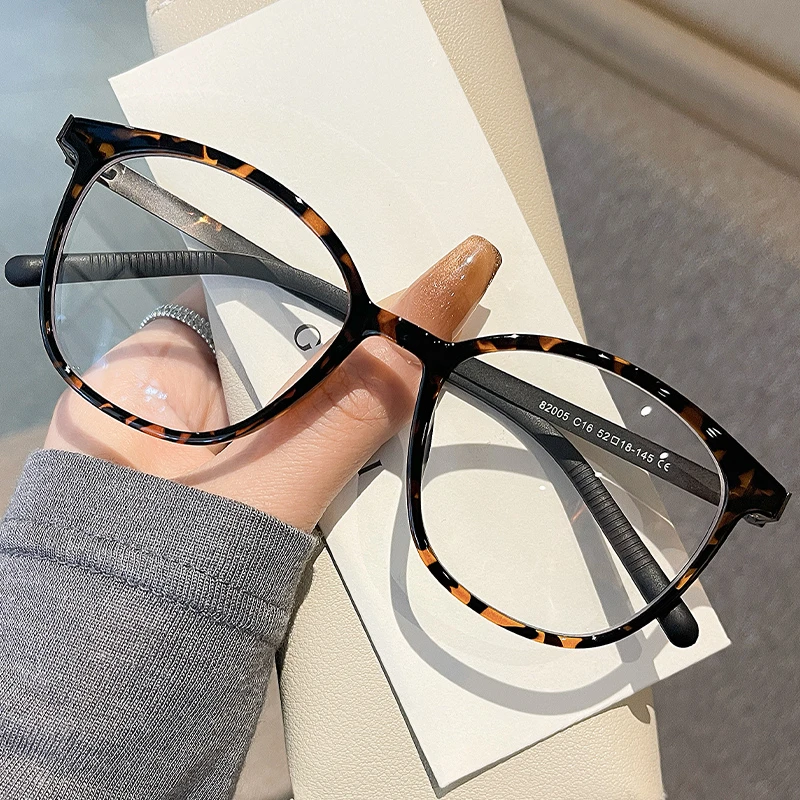 2025新款眼镜时尚百搭女款眼镜架遮脸显白显瘦眼镜可配近视镜片