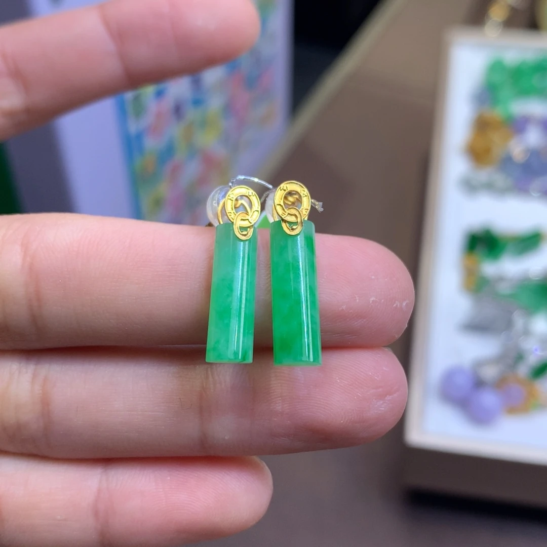 翡翠18K金镶嵌颈饰翡翠