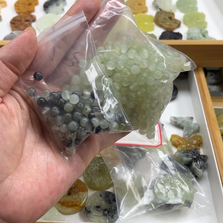 未镶嵌蛇纹石玉颈饰