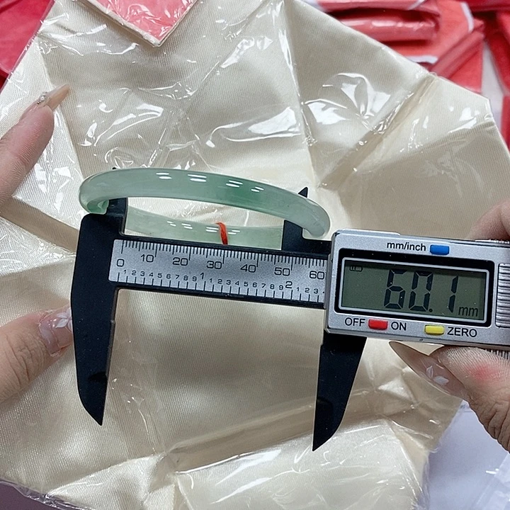翡翠手镯未镶嵌113