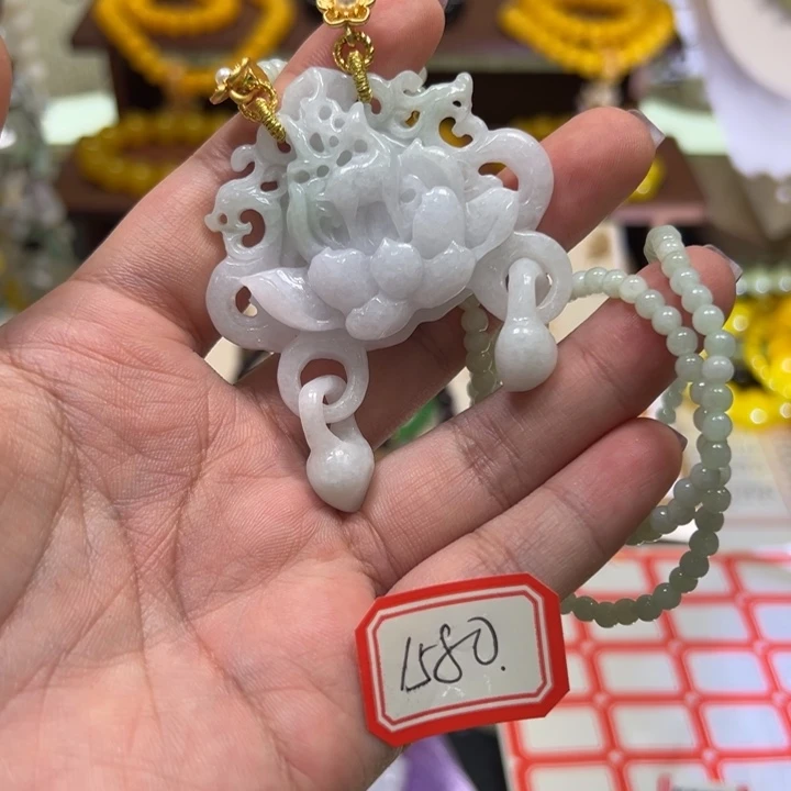 翡翠未镶嵌颈饰1580
