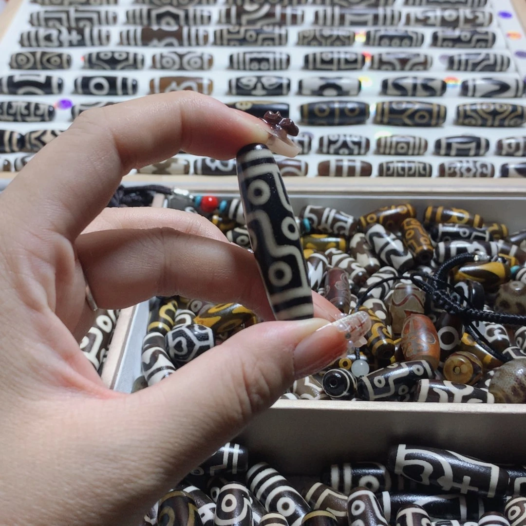 未镶嵌颈饰玛瑙/玉髓藏*阁