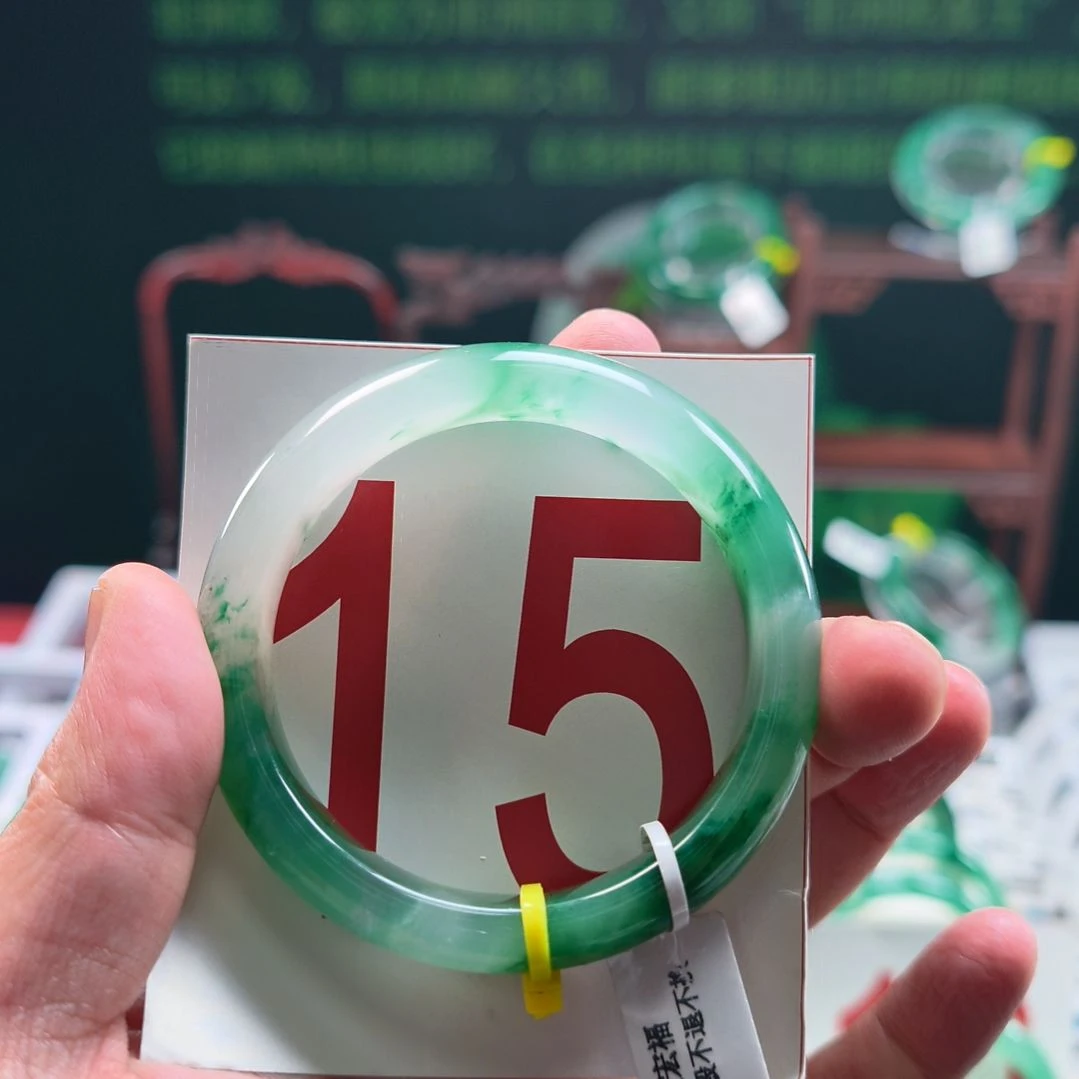 石英质玉（非洲翠）未镶嵌手镯