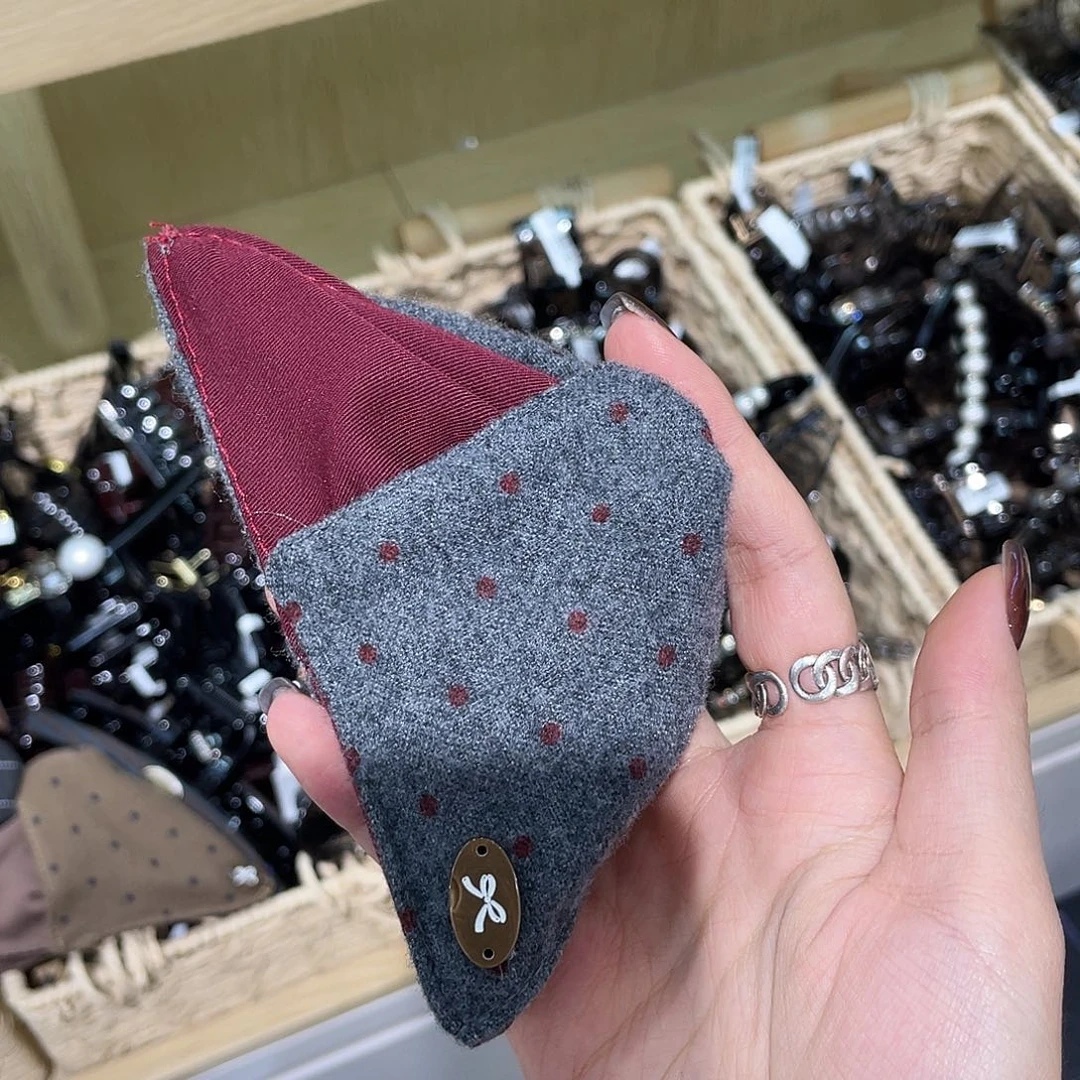 布艺非金属红灰波点三角抓