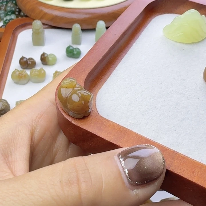 小***惠和田玉未镶嵌挂件