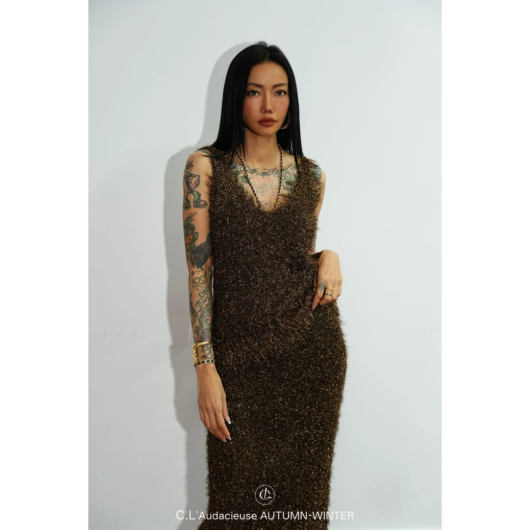 C.L'Audacieuse 细闪金棕毛绒性感连衣裙套装 CL25C754