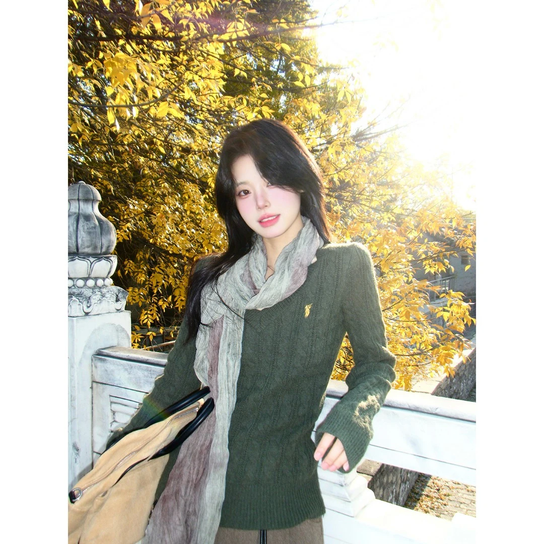 【小仙倪子】2025秋冬复古绿色V领修身毛衣BL674-1