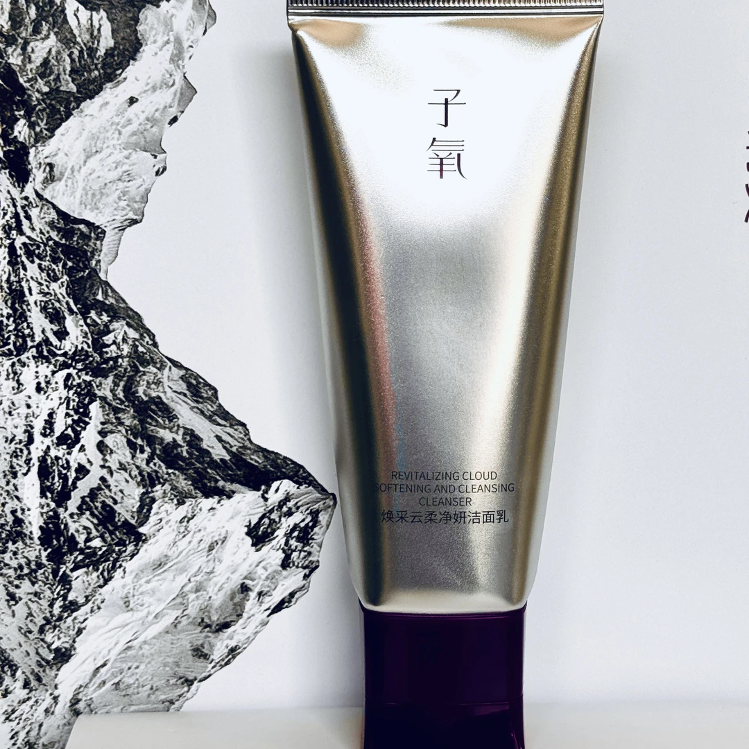 子氧焕采云柔净研洁面乳