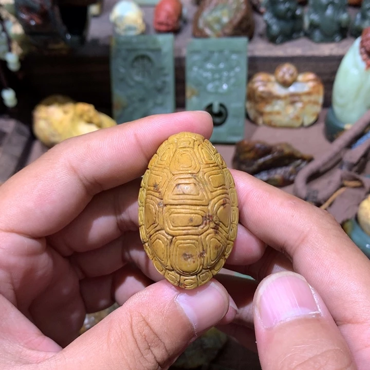 未镶嵌岫岩河磨玉（透闪石质玉）挂件