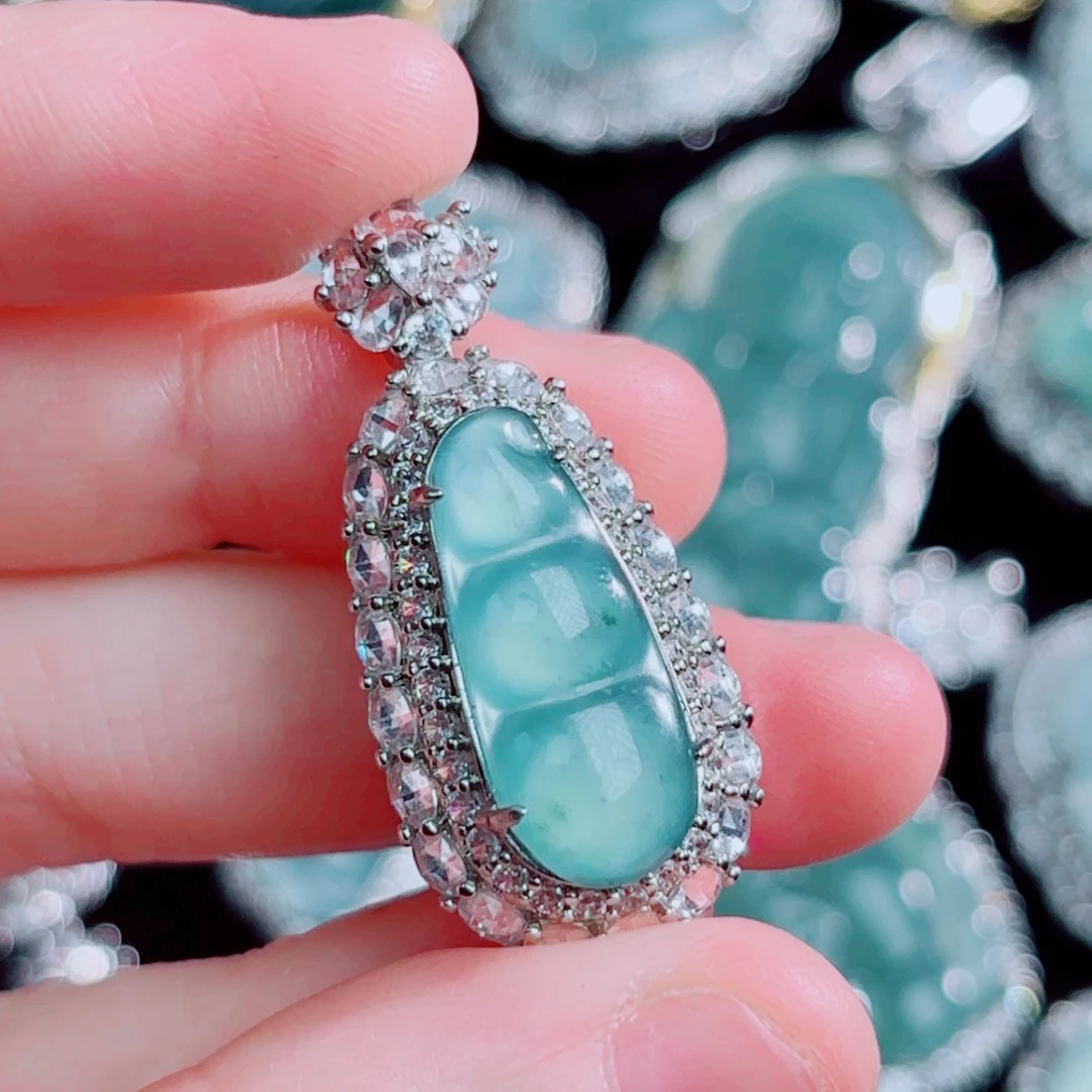 翡翠颈饰未镶嵌豆子