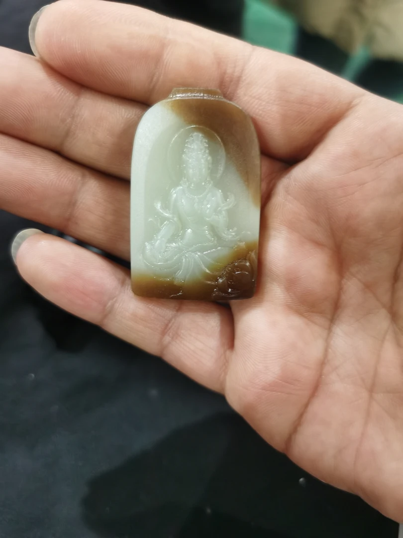 和田玉新疆且末糖白观音