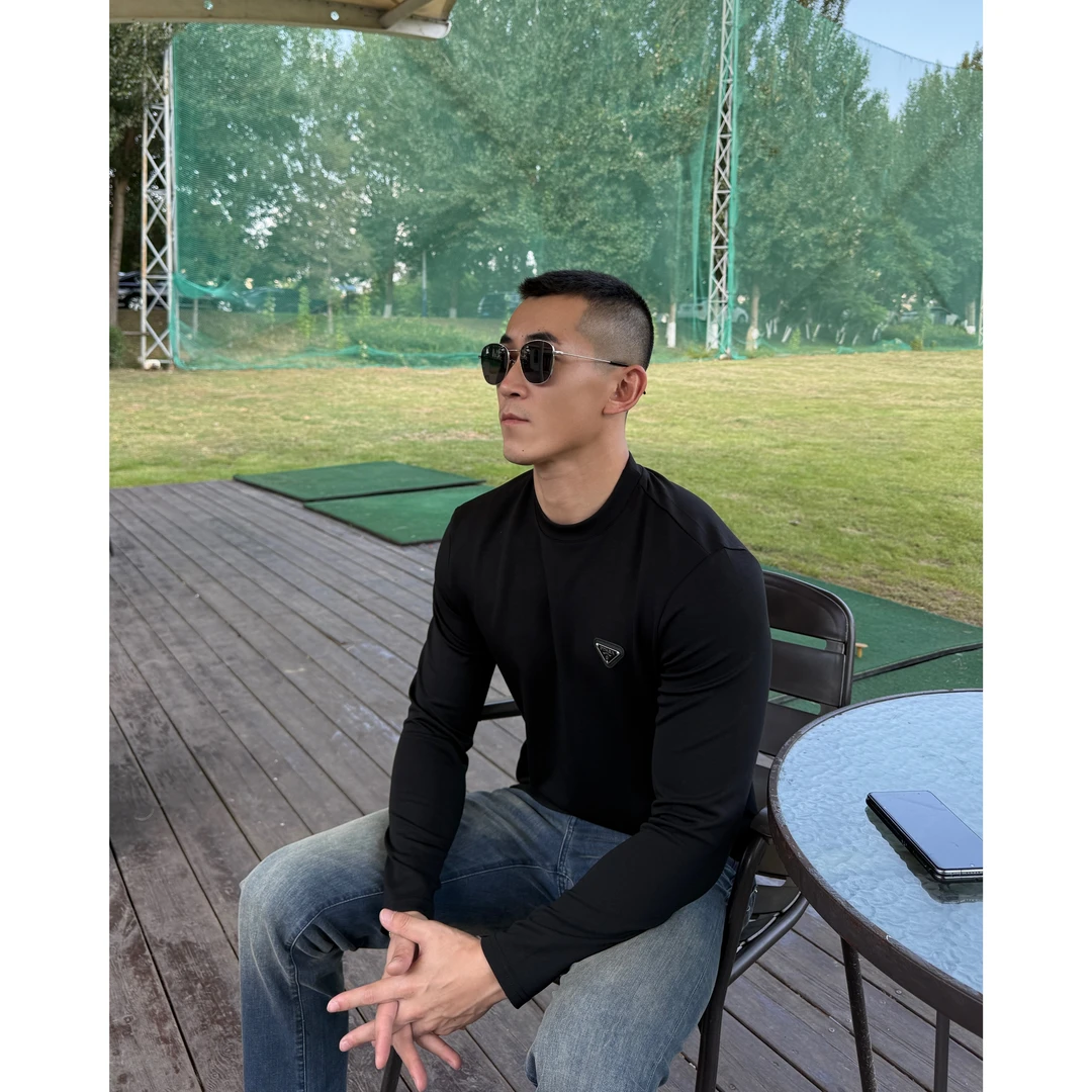 2025早秋新款时尚休闲百搭长袖净版纯色男士打底衫7818