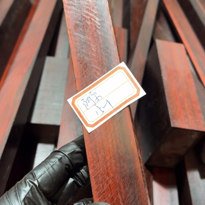 紫檀木类端景台阿**斯