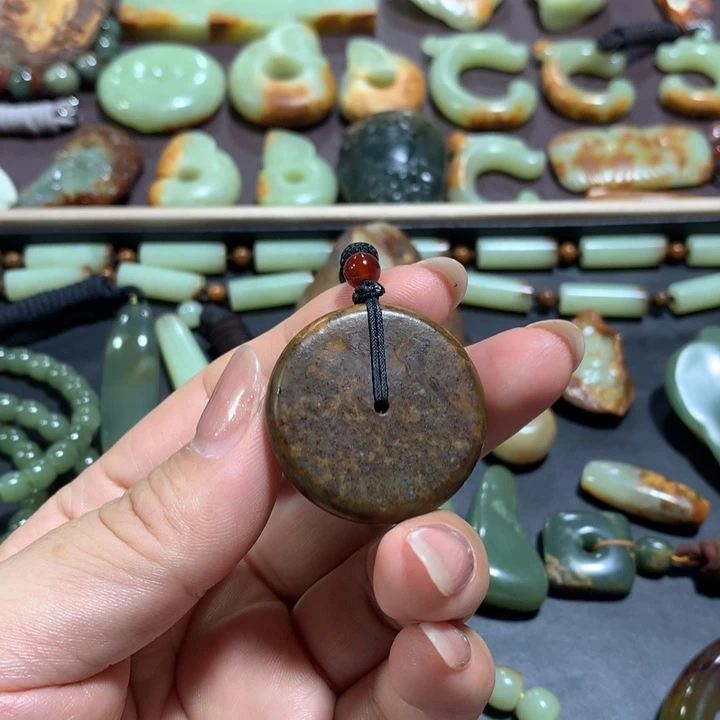 岫岩河磨玉（透闪石质玉）未镶嵌颈饰