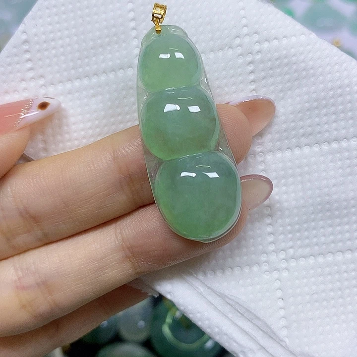 颈饰18K金镶嵌翡翠挂件
