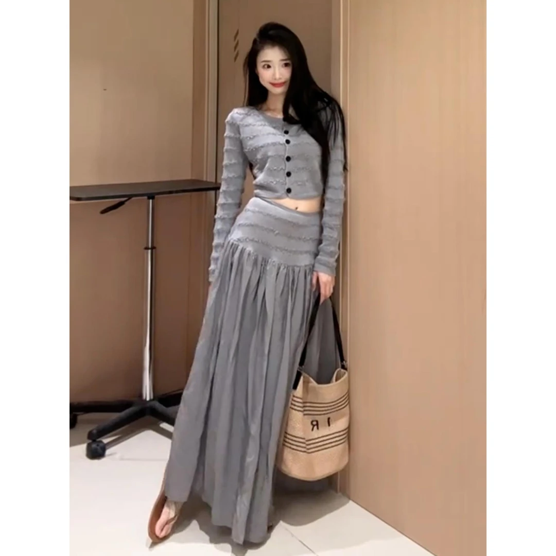 灰色条纹针织套装连衣裙子女2025新款秋季绝美韩系穿搭一整套长裙