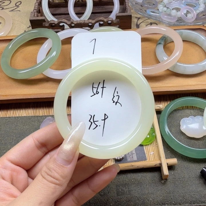 未镶嵌手镯石英质玉7