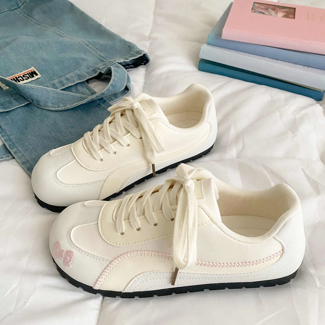 泡芙小白鞋女小众原创设计2025新款板鞋爆款百搭轻便德训赛车鞋子
