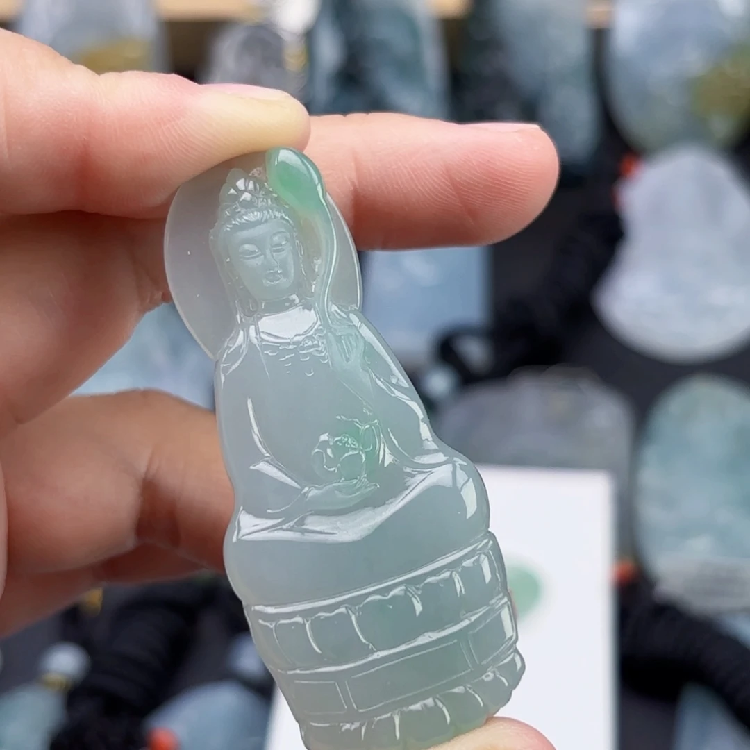 永***锋翡翠未镶嵌颈饰观音