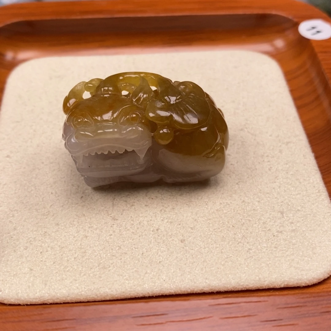 翡翠未镶嵌颈饰霸王貔貅