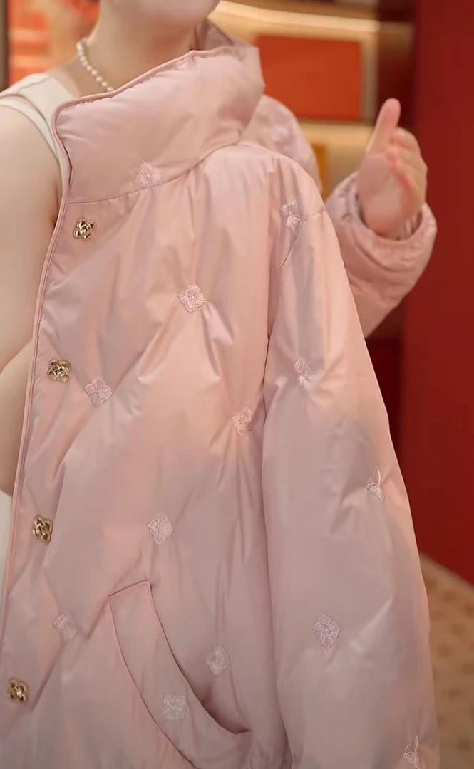LY-高端梵克四叶草刺绣定位立领高端保暖羽绒服