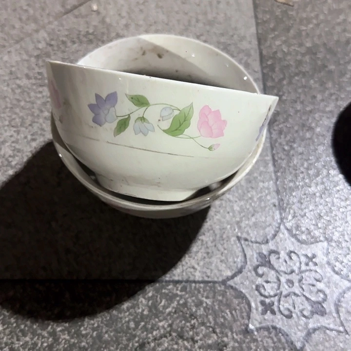 瓷片陶瓷盘子碗啥都有