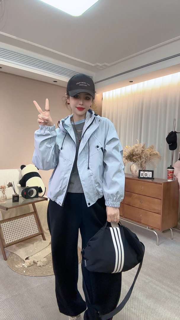 2025春季新款宽松运动防风连帽冲锋衣外套女时尚设计感夹克外套