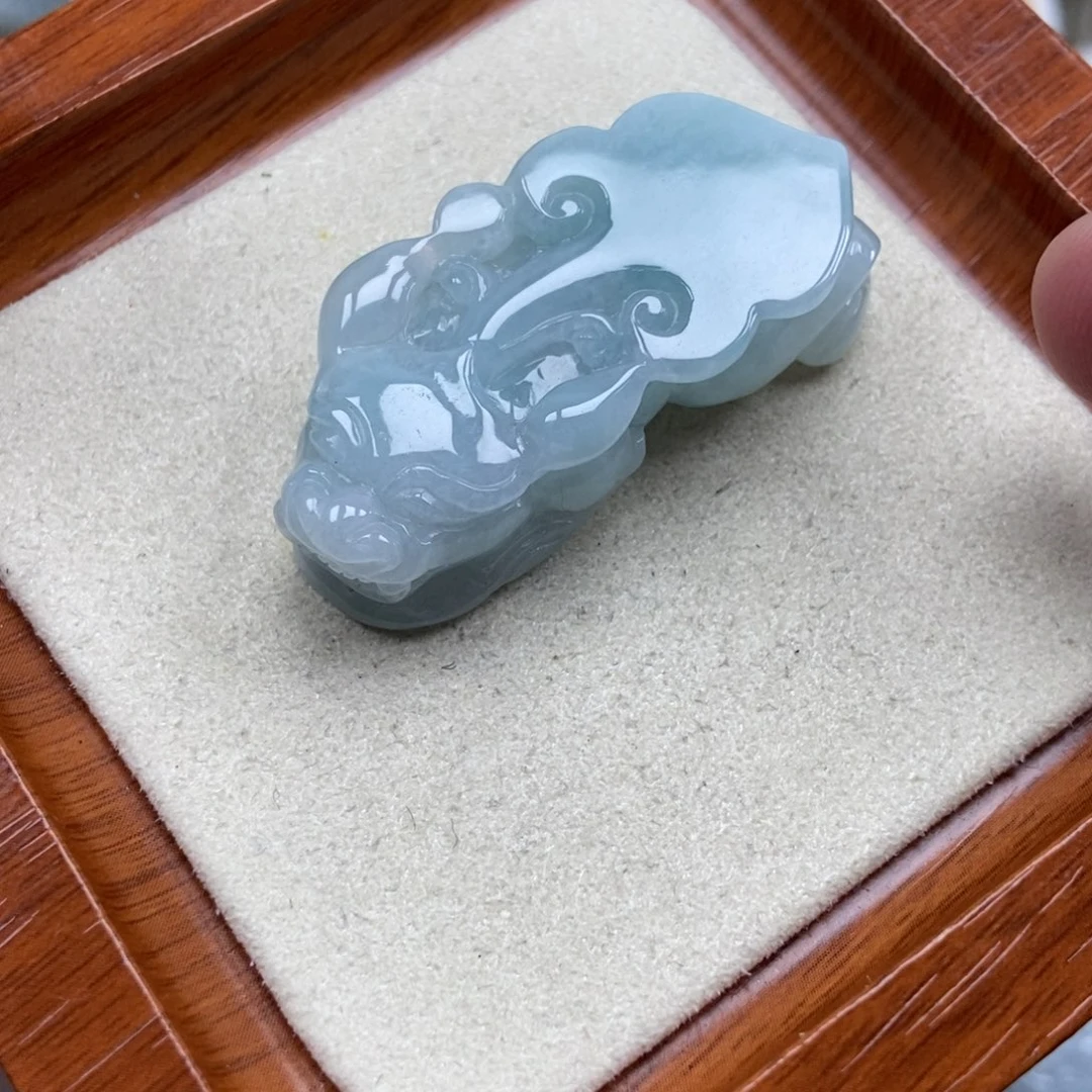 翡翠未镶嵌颈饰如意