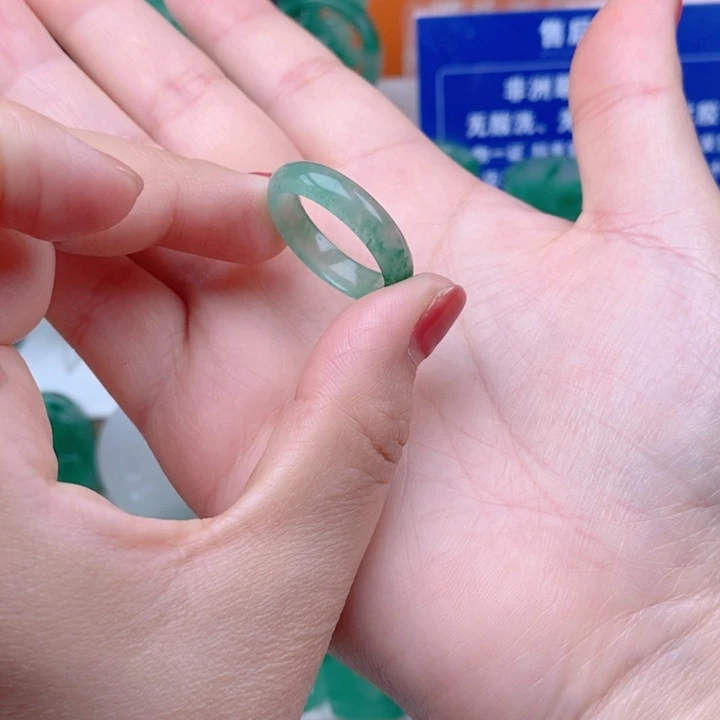 石英质玉未镶嵌颈饰
