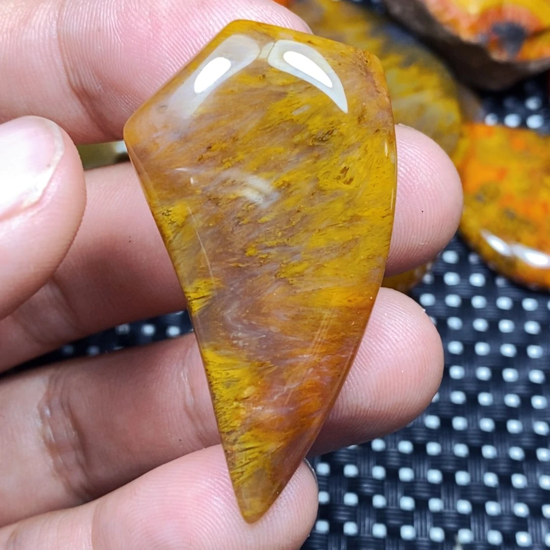 未镶嵌颈饰玛瑙/玉髓㜂*