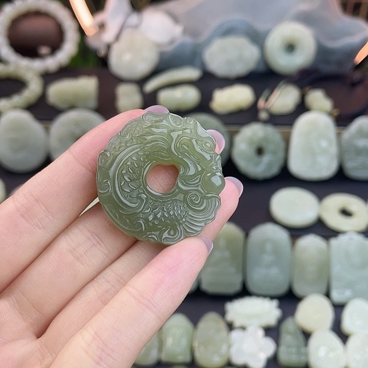 和田玉未镶嵌颈饰