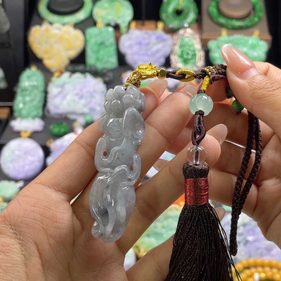 翡翠未镶嵌挂件待编织