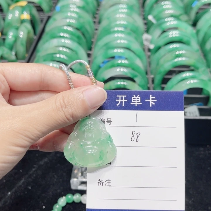 石英质玉未镶嵌颈饰